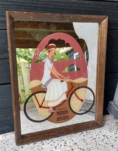 spiegel met dame op fiets 18027